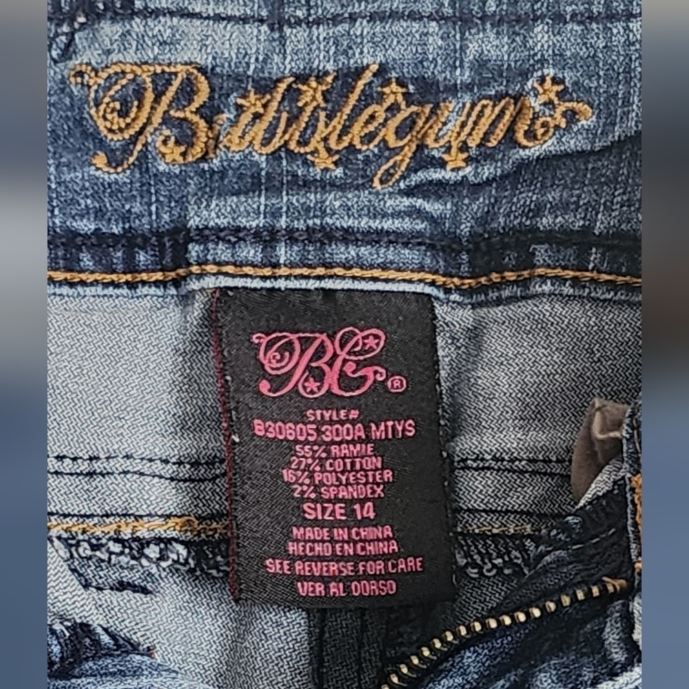 Bubblegum Women's Capris 5 Pocket Style Zip & Button Close Rivet Detail Sz 14 - Picture 5 of 9